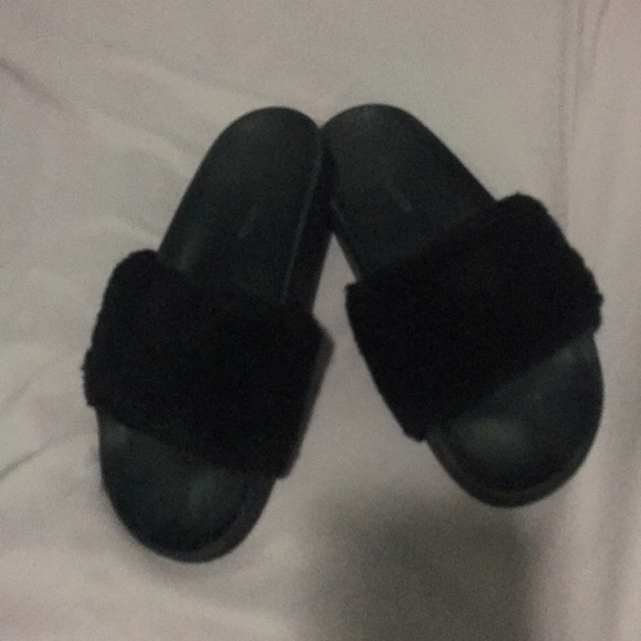 black fuzzy slides(Steve Madden) - Picture 1 of 5